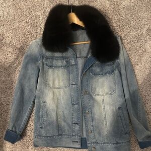 Denim jacket  with fur collar